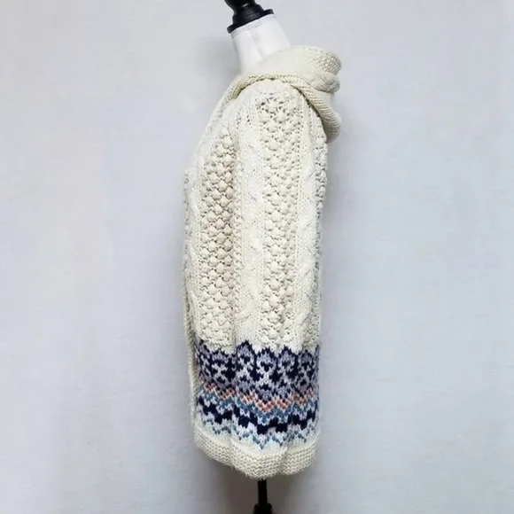 Vintage 1960s Cream Fair Isle Chunky Popcorn Wood Button Hooded Sweater Cardigan - Picture 6 of 12